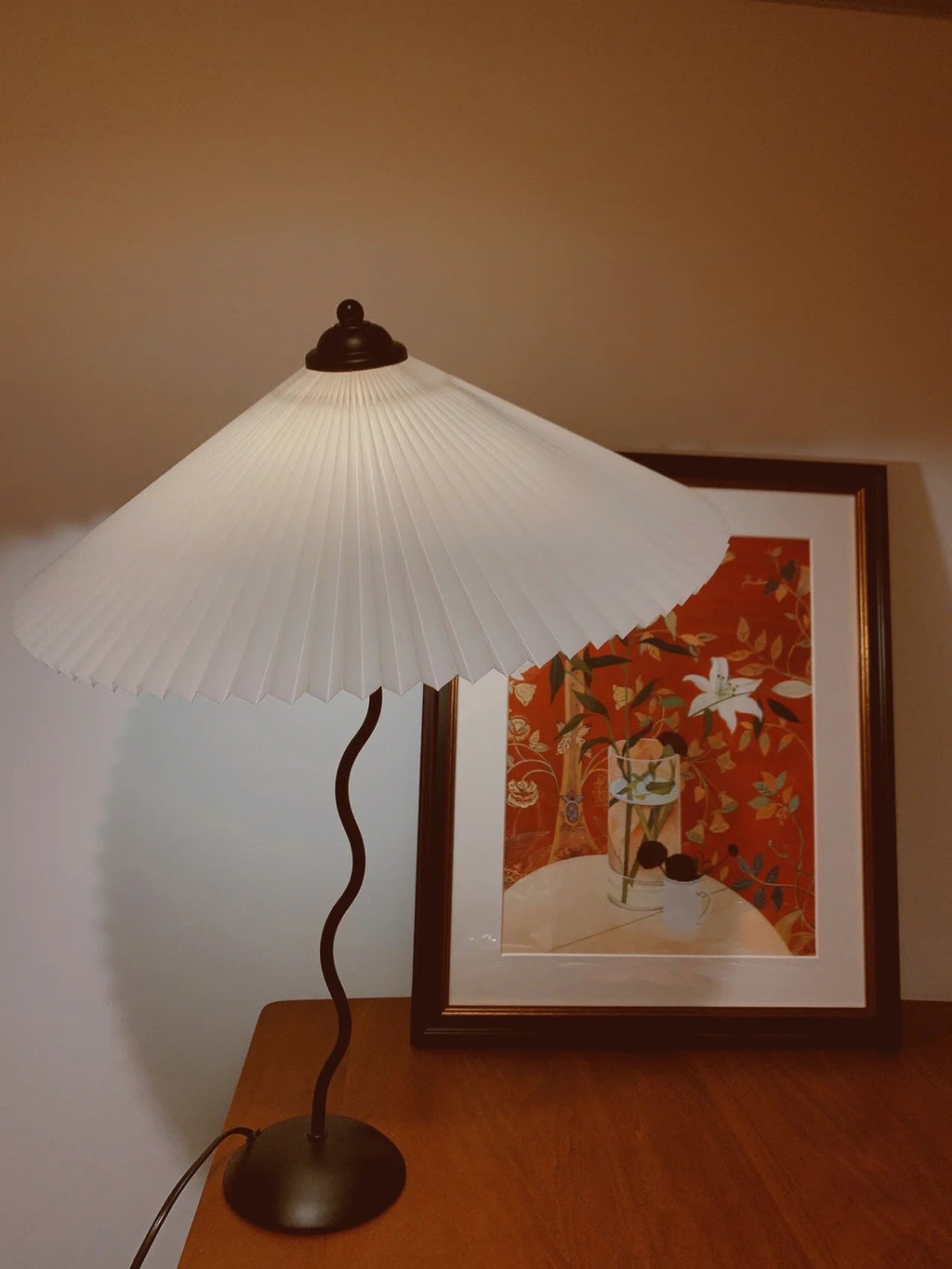 Twirl | Wavy Table Lamp, Pleated Shade Bedside Lamp, Modern Retro Squiggle Lamp for Living Room